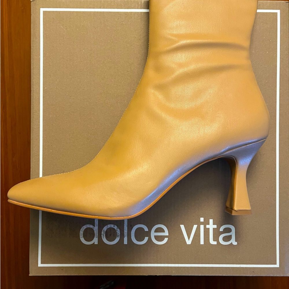 Dolce Vita Tan Women's Boots/ Glamour Stella